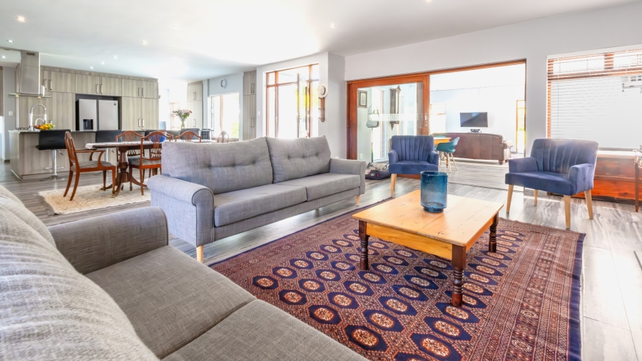 4 Bedroom Property for Sale in Heatherlands Western Cape